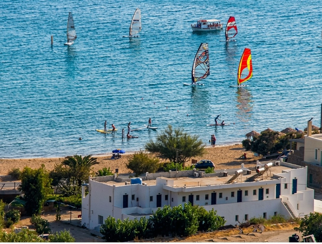 παραλία Κυπρί από το μπαλκόνι των Perasma Studios στην Άνδρο