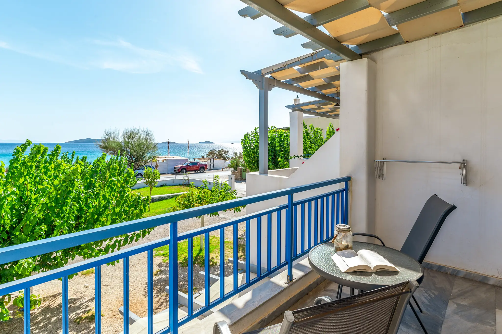 Θέα πάνω ορόφου studios Κυπρι Ανδρος δίπλα στη θάλλασα 